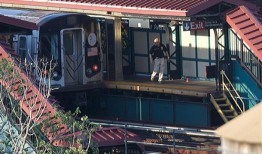 被纽约警察“友军”子弹击中头部的旁观者的律师希望警方公布随身摄像机的录像