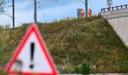 法国铁路当局表示，破坏已经修复，服务正在恢复