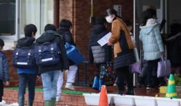 地震灾区和岛的一些学校重新开学