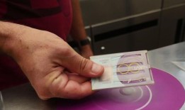 巴黎：惊喜在明目张胆的偷渡者身上，不光彩的偷渡者在辉煌的偷渡者身上