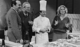 厨师的做法被认为是涂上了酱，沾上了“酱”和泡沫