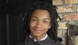 阿拉巴马州一名少年被警察开枪打死，他的家人说，这是“不受约束的过度使用武力文化”的受害者