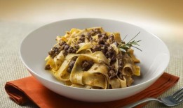 玛丽·贝瑞的“日常”肉酱简单又美味——30分钟就能做好