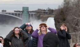 数千万人在北美观看日全食