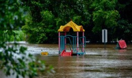 随着清理工作的开始，北昆士兰人在洪水中发出疾病警报