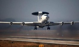 在发现俄罗斯间谍飞机驶离英国海岸后，英国战斗机和军舰紧急起飞