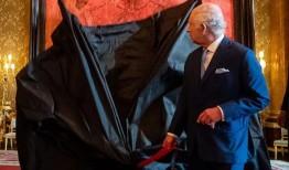 活着的诺查丹玛斯在发现三件事后发出了令人不寒而栗的查理国王肖像警告