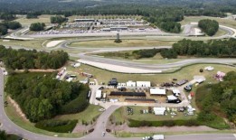 验尸官办公室说，这名女子在巴伯赛车公园死于医疗问题，而不是车祸