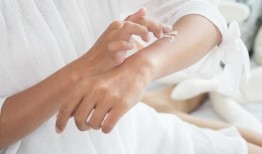 药房买的药膏对皮肤有奇效它的价格是几兹罗提，而且有发光效果