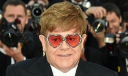 埃尔顿·约翰爵士：在纪录片《永远不会太晚》中谈论生与死