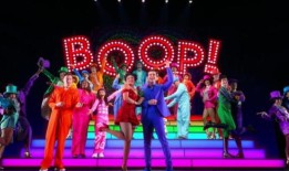 照片和视频：第一次看到BOOP的全球首映!贝蒂娃娃音乐剧