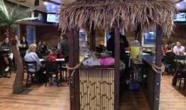 Facebook上的帖子显示空桌后，这家餐厅获得了压倒性的支持