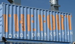 西班牙堡市长称集装箱公园“足够”，但更多的是来自娱乐区