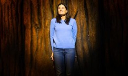 伊迪娜·门泽尔将于2025年在红木音乐剧中重返百老汇