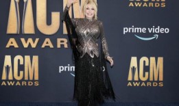 多莉·帕顿推出口红系列彩妆系列