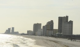 密西西比州一名男子在墨西哥湾沿岸溺亡，另有两人获救