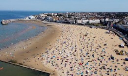 据报道，到本世纪末，英国创纪录的2023年可能是“凉爽的一年”