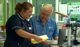 贝尔法斯特皇家维多利亚医院：我快80岁了，还在护理