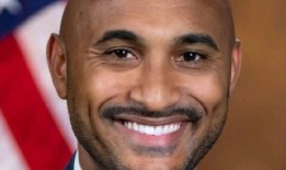 探索国会第二选区竞选的人物政治家族成员;哪一个？