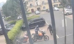 骑自行车穿越欧洲的游客在苏格兰的第一天就被偷了摩托车