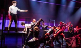 带着第一眼的制作照片走进百老汇的《谁人的汤米》