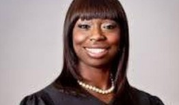 四面楚歌的前杰斐逊县法官特蕾西·托德起诉芝加哥收回工作机会