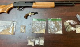 母亲和女儿因在安德森公司贩毒被捕