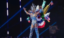 2023年环球小姐：选手们穿着夸张的服装昂首阔步，你一定要相信