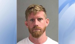 一名佛罗里达男子在将孩子从度假村二楼阳台吊下来后被捕