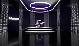 当然，奥斯汀现在有一家机器人纹身店了