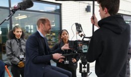 威廉王子在参观电影学院的过程中扮演了镜头后面的角色