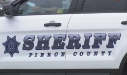 涉嫌在沃尔玛盗窃的重罪犯因持有枪支和逮捕令在西班牙被捕