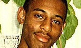 斯蒂芬·劳伦斯的父亲对将儿子遗体带回英国的决定进行了抨击