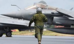 法国称打击叙利亚境内的伊斯兰国（视频）