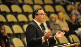 斯蒂芬·麦克奈尔(Stephen McNair)谈到历史保护和莫比尔的未来时说：“保护就是进步