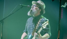 乐队成员感谢杰森·伊斯贝尔给了他“空间和优雅”的精神健康休息