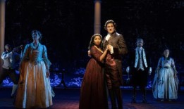 评论：阅读评论家对苏珊-洛里·帕克斯的《莎莉与汤姆》的看法