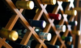 由于通货膨胀率稳定在0.7%，葡萄酒和香烟的价格上涨