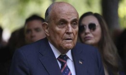 鲁迪·朱利安尼因宣传特朗普关于2020年大选的虚假言论而被取消了在华盛顿的律师资格