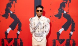 罗马·班克斯说出演百老汇的《亲爱的埃文·汉森》改变了他的生活