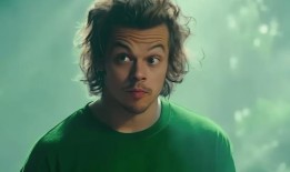 瑞恩·雷诺兹，哈利·斯泰尔斯和悉尼·斯威尼主演真人版《史酷比》粉丝预告片