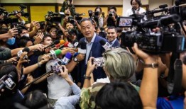 泰国法院出人意料地决定罢免总理