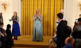 视频：观看《冰雪奇缘》剧组在白宫的表演