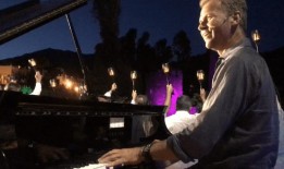 月光下的钢琴致敬月球登陆