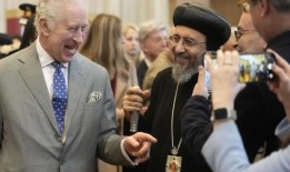 查尔斯在教堂访问时收到了六岁女孩手写的圣诞信