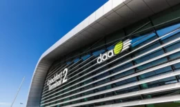 停电后，都柏林机场排起了长队