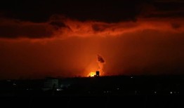 现场更新：数十人在夜间对汗尤尼斯的袭击中丧生