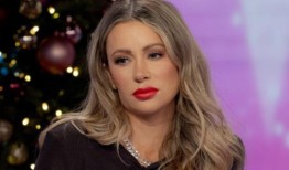 奥利维亚·阿特伍德在BBC主持人说她“看起来老了”后鼓掌回应