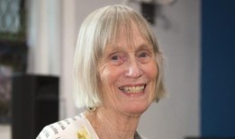 蒂娜·豪的最后一部戏《女人去哪儿》将在百老汇外世界首演