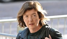 现在苏·格雷的儿子在前线